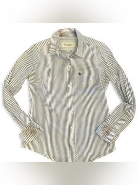 Abercrombie & Fitch blue and white striped button up shirt women’s Size S